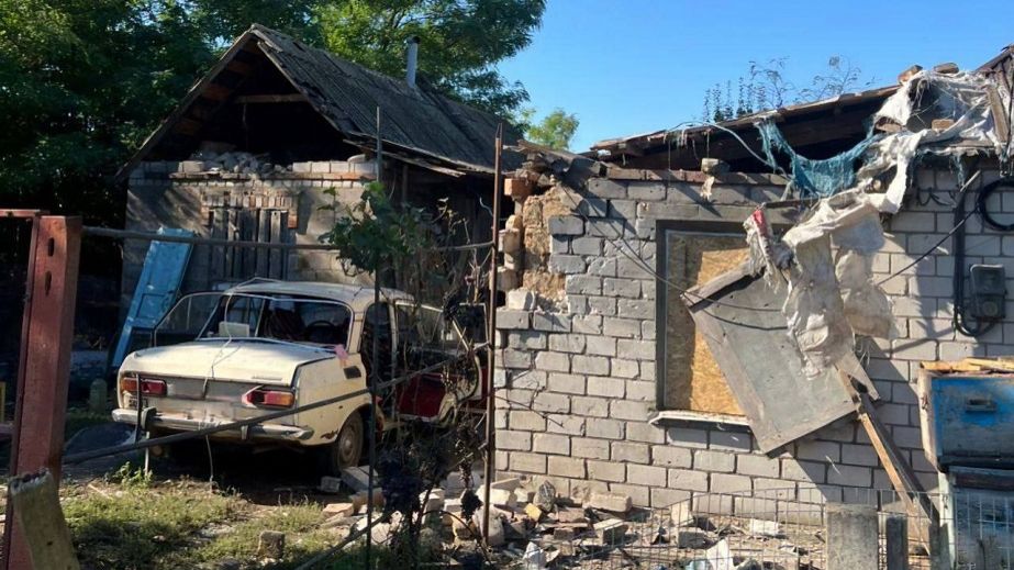 В течение 26 августа россияне нанесли десятки ударов по Никопольскому и Синельниковскому районам (ФОТО)