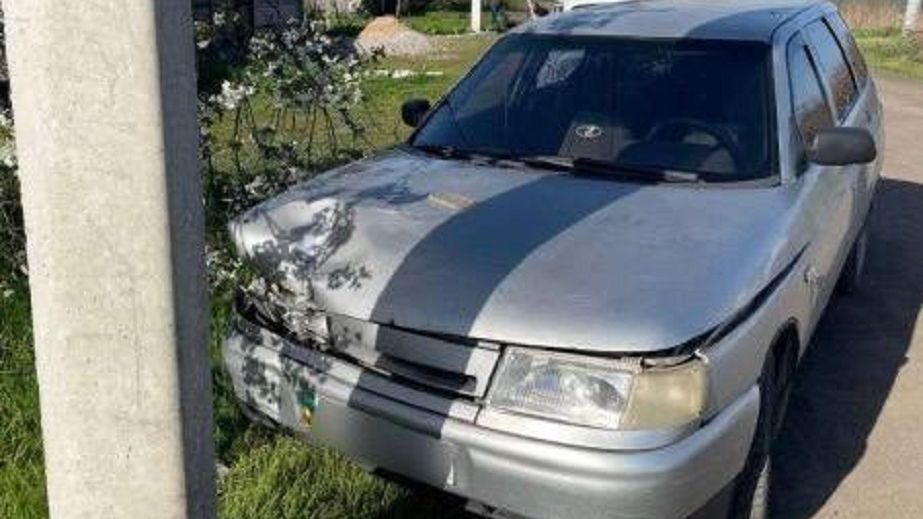 У Павлограді п'яний водій врізався у стовп: постраждала 8-річна дівчинка