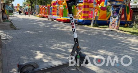 Ночной экстрим в Днепре: подростки на электросамокатах устроили "покатушки" по всем полосам дороги (ВИДЕО)