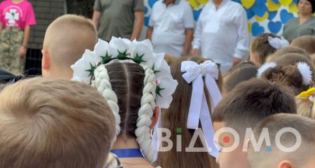 В Павлограде 1 сентября встретили почти без цветов, но с благодарностью защитникам (ФОТО, ВИДЕО)