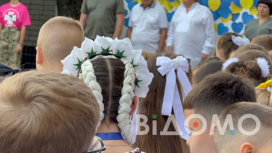 У Павлограді 1 вересня зустріли майже без квітів, але з вдячністю захисникам (ФОТО, ВІДЕО)