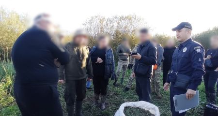 Супруги из Кривого Рога выращивали плантации конопли в Винницкой области (ФОТО, ВИДЕО)