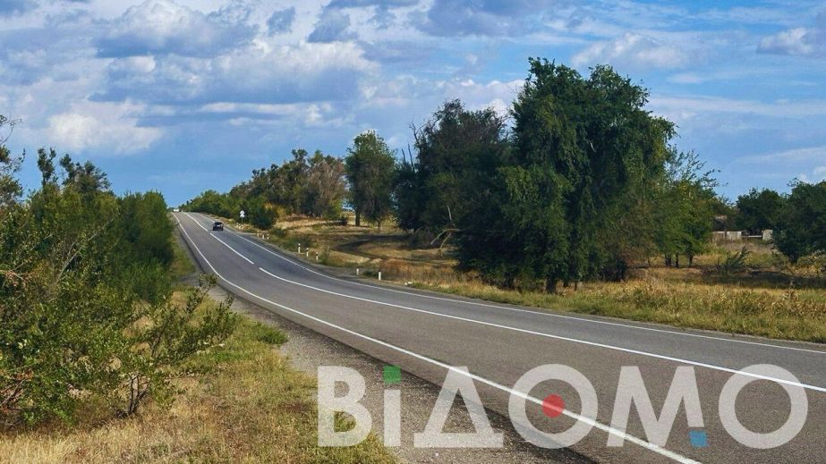 Снесло часть кабины: на трассе Днепр-Кривой Рог столкнулись грузовики (ФОТО)