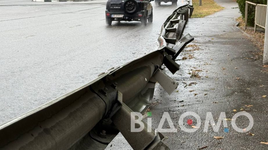 В Павлограде на мосту появляются новые отбойники (ФОТО, ВИДЕО)