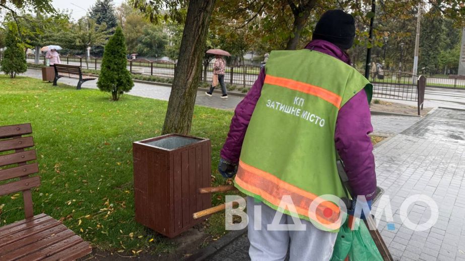 Уборка под ливнем: в Павлограде для коммунальщиков нет плохой погоды (ФОТО)