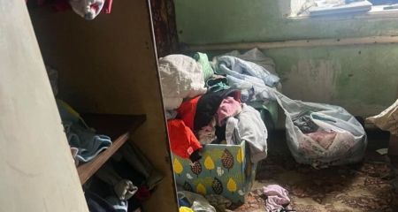 Оставлены на произвол судьбы: в Шахтерском соседи спасли троих малолетних детей, пока мать пьянствовала (ВИДЕО)