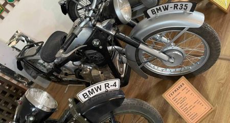 На Днепропетровщине выставили на продажу коллекцию раритетных мотоциклов BMW, которым более 80 лет (ФОТО)