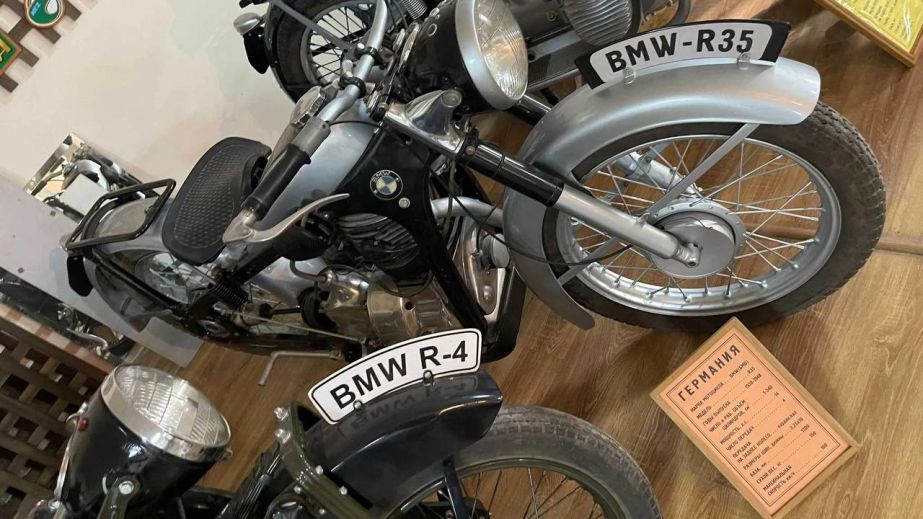 На Днепропетровщине выставили на продажу коллекцию раритетных мотоциклов BMW, которым более 80 лет (ФОТО)