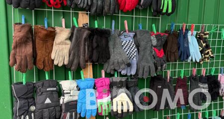 Сколько стоят зимние безделушки в Павлограде: шапки, шарфы и перчатки (ФОТО)