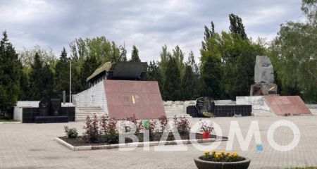 У Шахтарському БМП-пам'ятник відправлять на фронт (ФОТО, ВІДЕО)