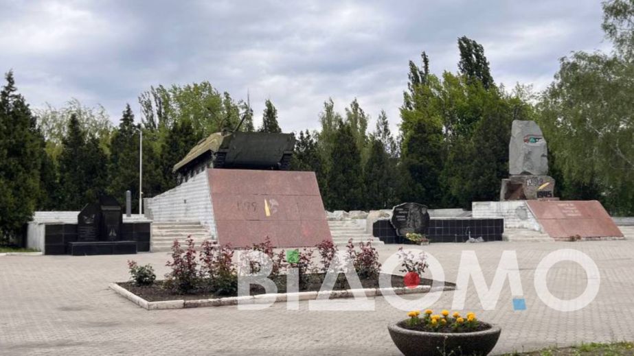 У Шахтарському БМП-пам'ятник відправлять на фронт (ФОТО, ВІДЕО)