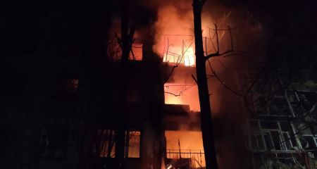 Постраждали люди та горіли квартири: вночі 19 жовтня ворог атакував два райони Дніпропетровщини (ФОТО)