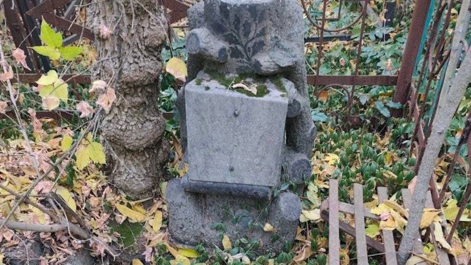У Дніпрі на кладовищі виявили унікальні надгробки (ФОТО)