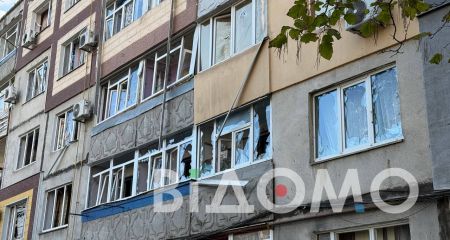 Вибиті вікна і понівечені авто: як Павлоград оговтується після нічної атаки (ФОТО, ВІДЕО)