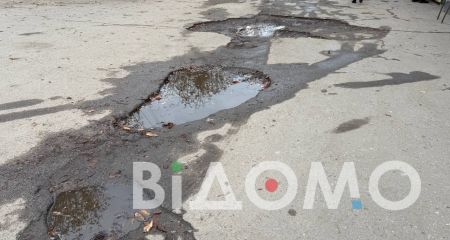 Главные, но полностью убитые: как выглядят дороги Павлограда (ФОТО)