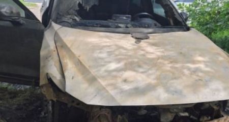 У Дніпрі матір з неповнолітнім сином спалювали легковики за гроші (ФОТО)
