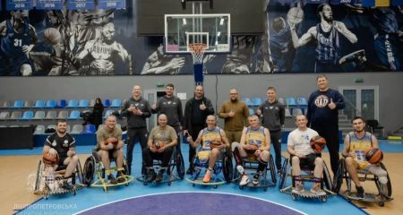 В Днепре баскетболисты на креслах колесных вышли на первую тренировку (ФОТО)
