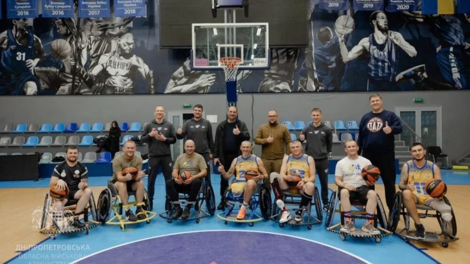 В Днепре баскетболисты на креслах колесных вышли на первую тренировку (ФОТО)