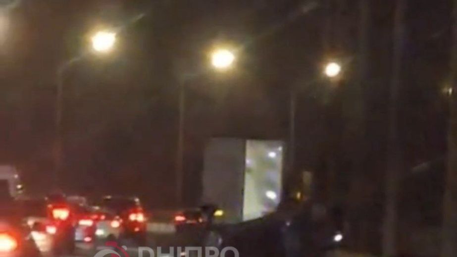 Масштабная авария на Кайдакском мосту в Днепре (ВИДЕО)