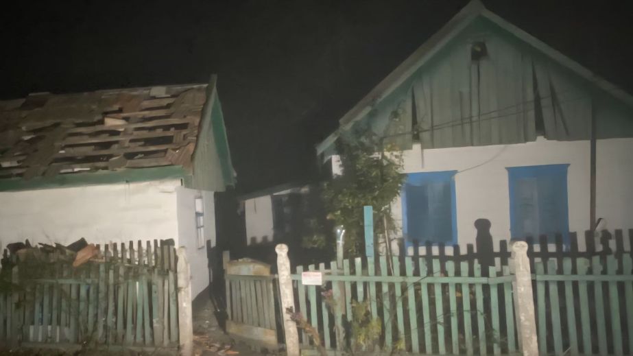 Разрушены жилые дома, ранены жители: три района Днепропетровщины ночью были под ударом РФ