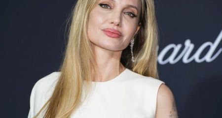 "Попросилась в туалет": Сухопутные войска объяснили, как Анджелина Джоли оказалась в ТЦК