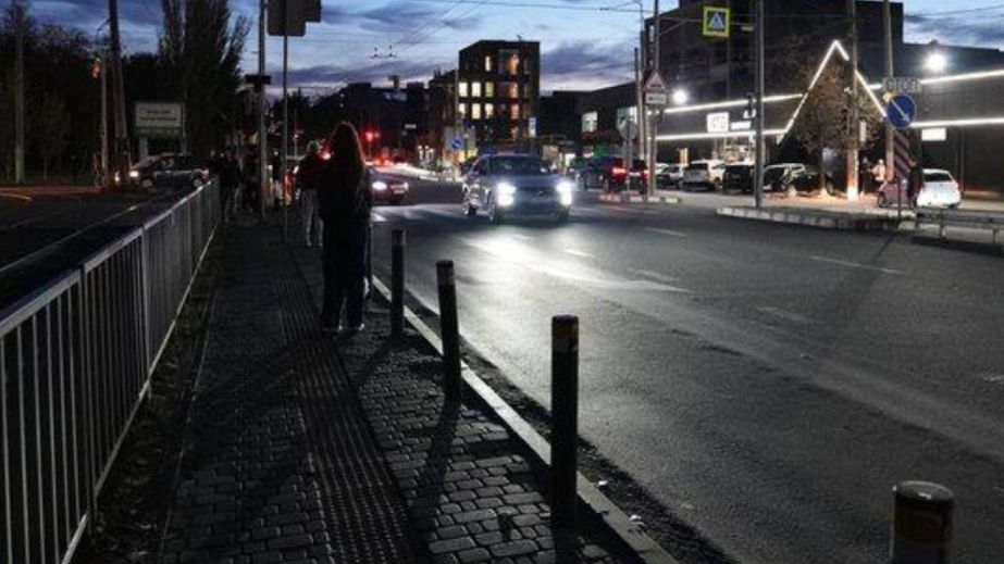 Четыре группы со светом: график почасовых отключений на Днепропетровщине на 7 ноября