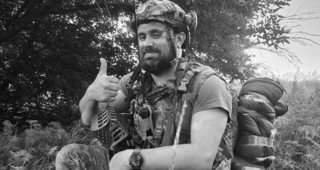 На Майдані попрощалися із захисником, який загинув під час шикування на Дніпропетровщині