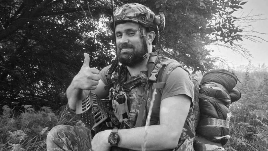 На Майдані попрощалися із захисником, який загинув під час шикування на Дніпропетровщині