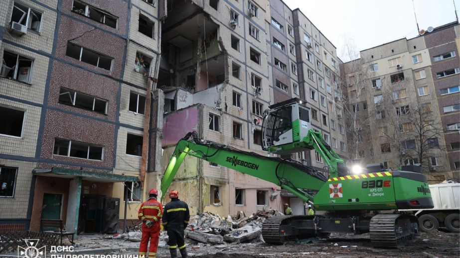 Кількість жертв внаслідок російського удару по багатоповерхівці у Дніпрі зросла: аварійно-рятувальні роботи завершено (ФОТО)