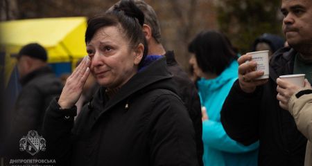 Квартиры буквально разорваны обломками: появилось видео изнутри жилищ поврежденного дома в Днепре