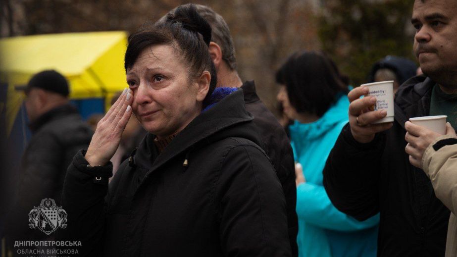 Квартиры буквально разорваны обломками: появилось видео изнутри жилищ поврежденного дома в Днепре