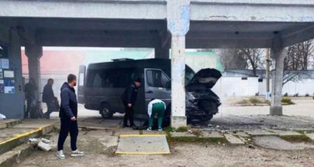 Російський дрон влучив у маршрутку, яка їхала з Кривого Рогу: є загиблий та поранені (ФОТО)