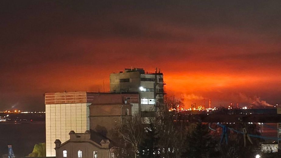 Поки Дніпропетровщина й Україна відновлює енергосистему після атак, у Росії продовжують палати НПЗ