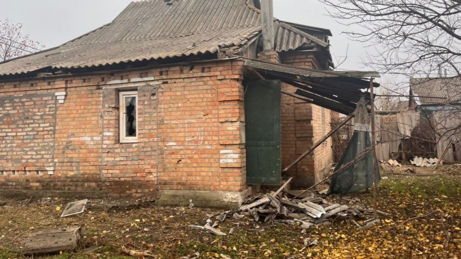 Россияне масштабно ударили по Днепропетровщине: враг бил по двум районам, разрушены дома и предприятия