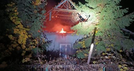 Ніч атак на Дніпропетровщині: загиблий, пожежі й вісім збитих дронів