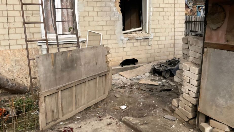 Атаки по Никопольщине и Синельниковщине: раненый мужчина, повреждённые дома и инфраструктура