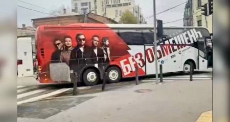 Автобус рок-гурту "Без обмежень" потрапив у ДТП в самому центрі Дніпра (ФОТО, ВІДЕО)