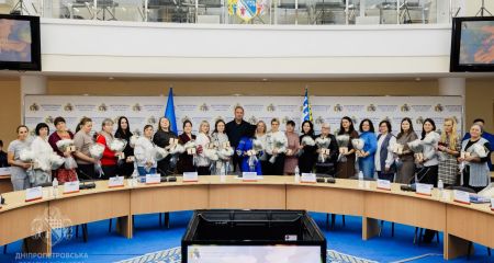 Женщины из Днепропетровщины получили звание "Мать-героиня" (ФОТО)