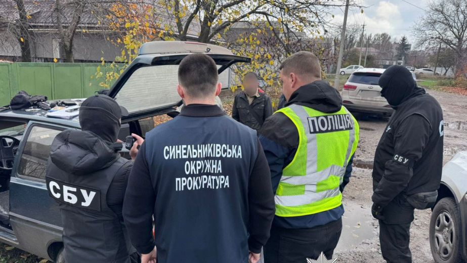 Фальшиві довідки за 100 тисяч: у Синельниковому викрили шахрая (ФОТО)