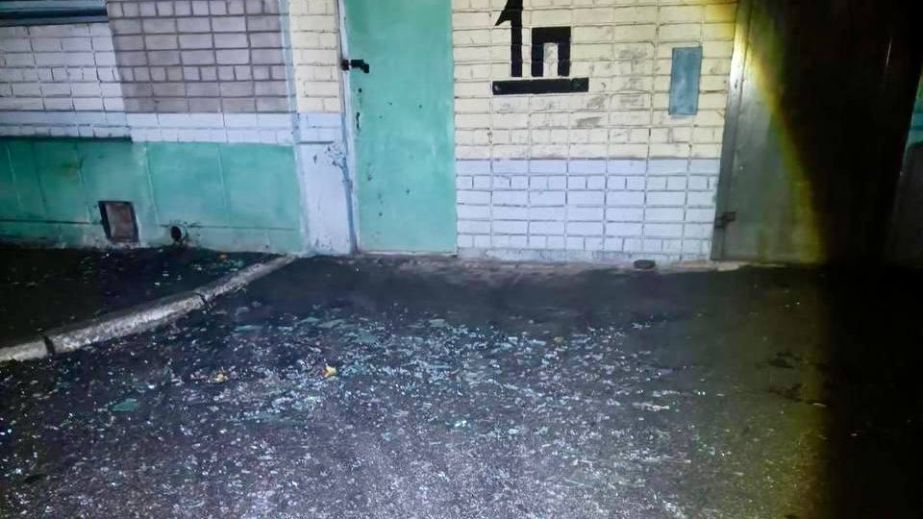 Взрывная волна выбила сотни окон: как Днепр приходит в себя после атаки (ФОТО)