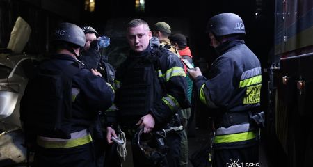 У ДСНС показали моторошні кадри наслідків нічної атаки БпЛА на Дніпропетровщину (ФОТО)