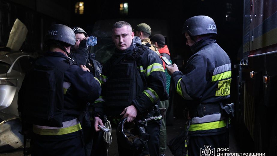 В ГСЧС показали жуткие кадры последствий ночной атаки БпЛА на Днепропетровщину (ФОТО)