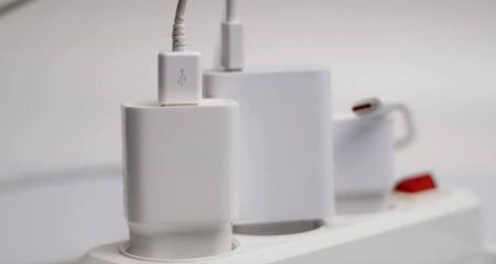 Електрик з Дніпра пояснив, як уникнути пожеж через подовжувачі: що можна вмикати, а що категорично ні