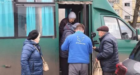Як мешканці прифронтових сіл Дніпропетровщини дістаються лікарні та магазинів (ФОТО)