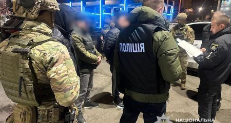 У Дніпрі затримали банду, яка шантажувала підприємця "мертвим боргом" (ФОТО)