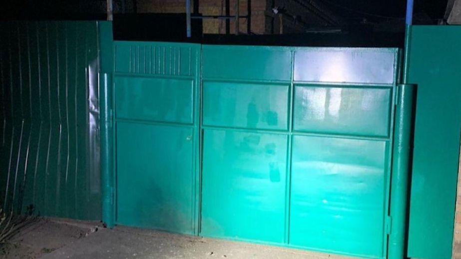 В Никополе будут судить мужчину, бросившего взрывчатку людям в ворота (ФОТО)