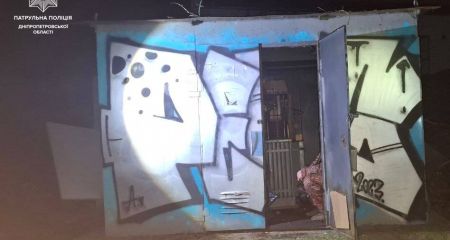 У Дніпрі двоє чоловіків намагалися вкрасти трансформатор з покинутої АЗС (ФОТО)