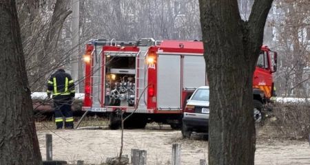На одній з вулиць Дніпра горіли труби опалення (ФОТО)
