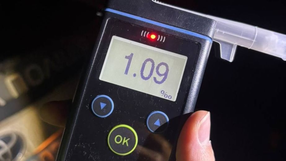 В Кривом Роге пьяный молодой человек катался по городу в комендантский час