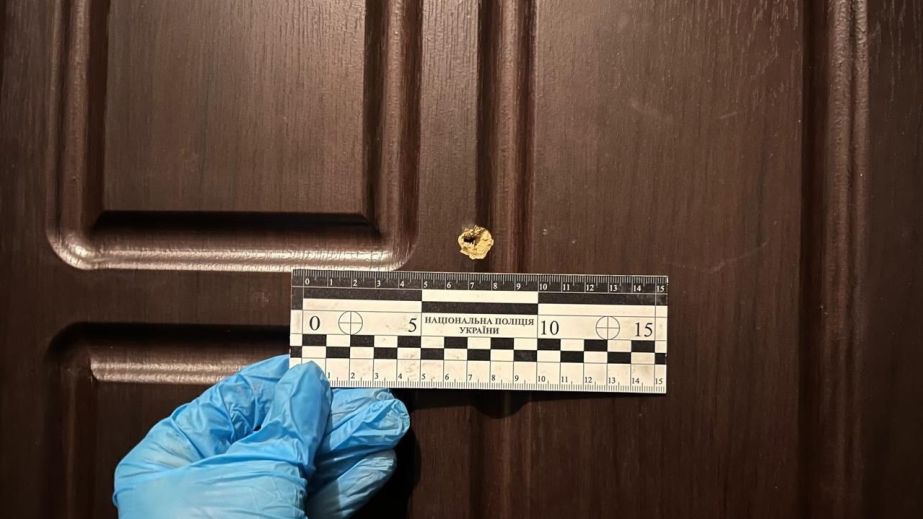 Пʼяний чоловік у Павлограді розстріляв двері людям (ФОТО)